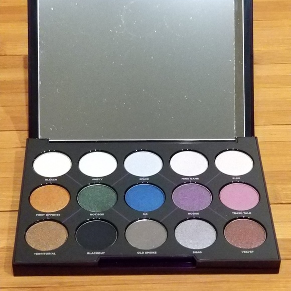 Urban Decay Distortion Eyeshadow Palette - Picture 7 of 7